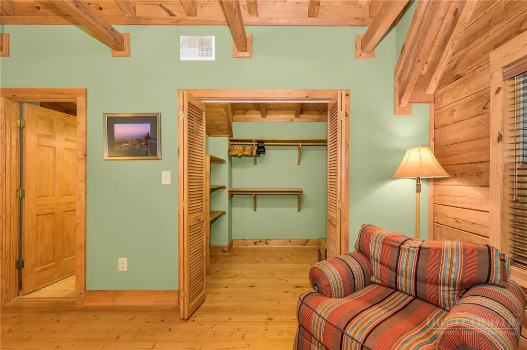 Image number 2 for the current listing