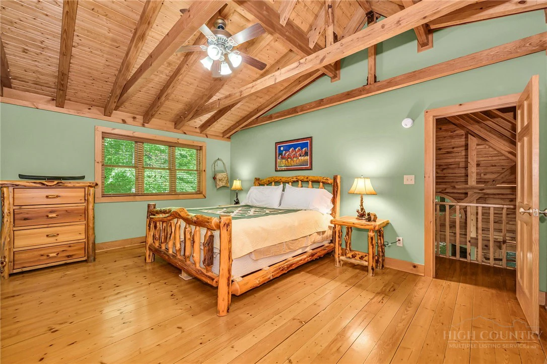 Image number 11 for the current listing