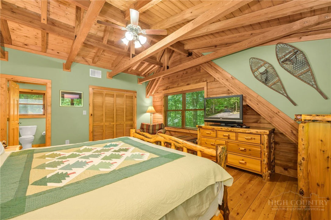 Image number 9 for the current listing