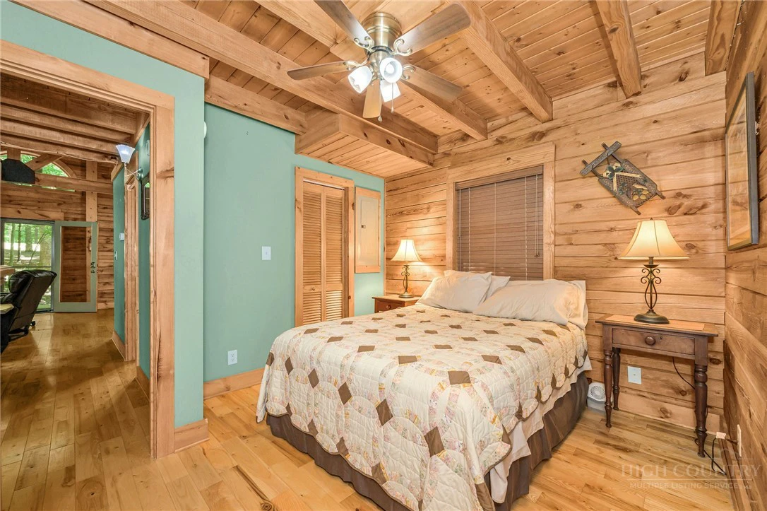 Image number 3 for the current listing