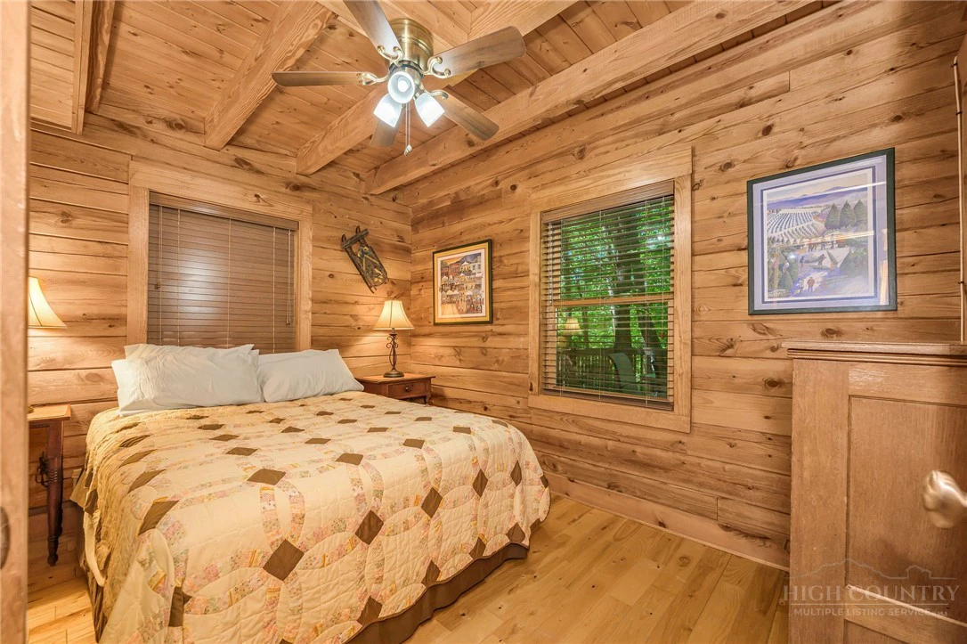 Image number 4 for the current listing