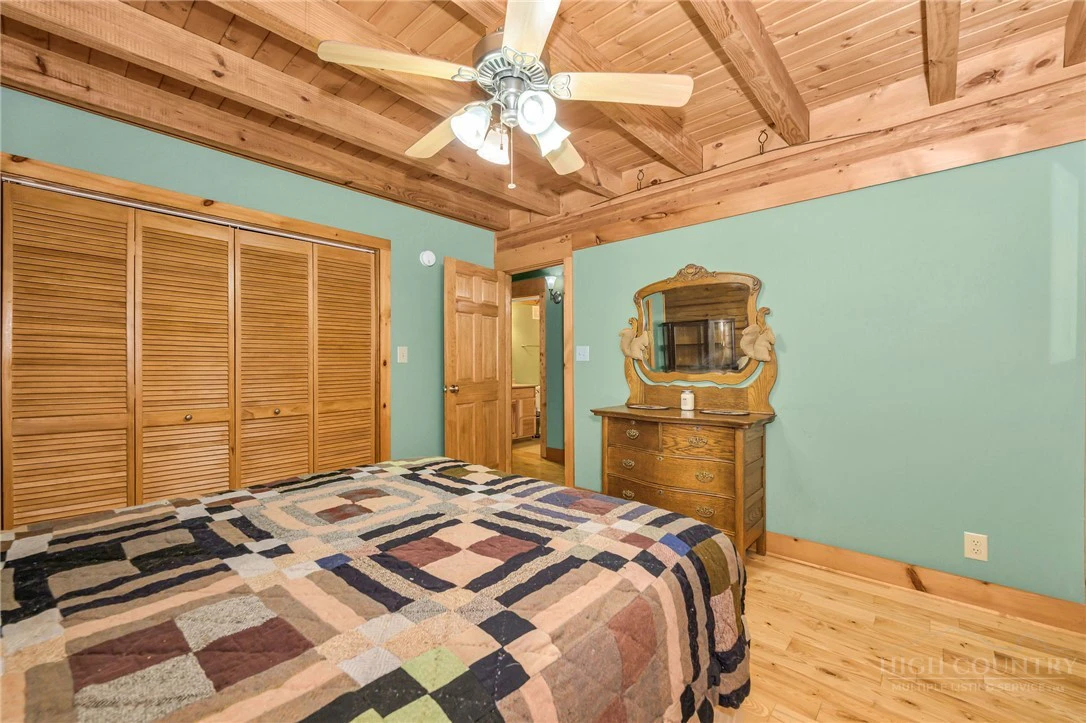 Image number 5 for the current listing