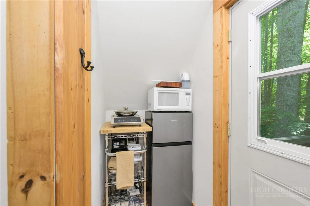 Image number 19 for the current listing