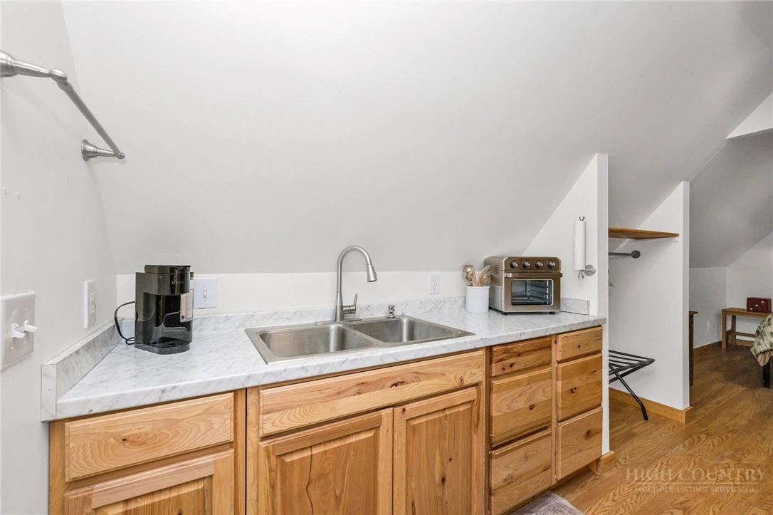 Image number 20 for the current listing