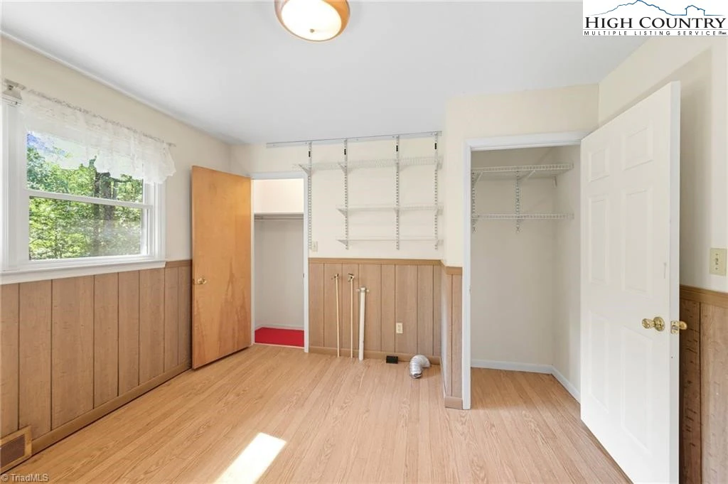 Image number 3 for the current listing