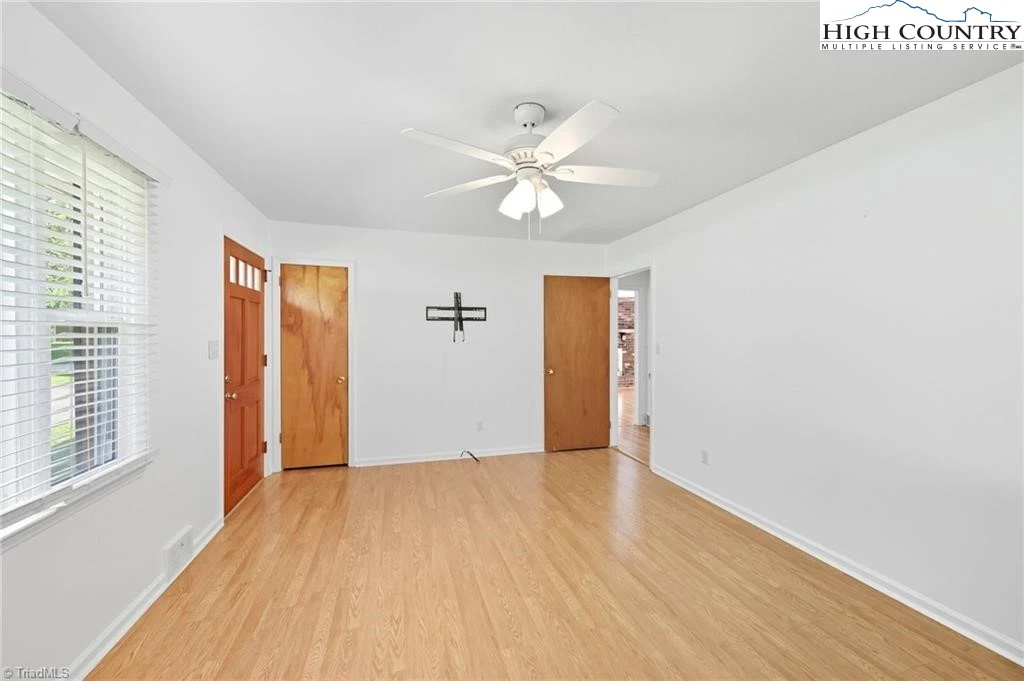 Image number 6 for the current listing