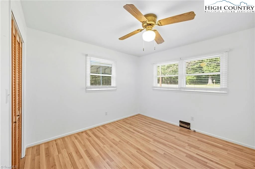 Image number 7 for the current listing
