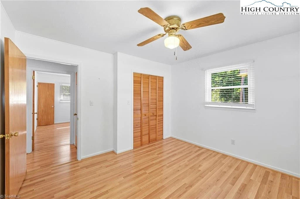 Image number 8 for the current listing