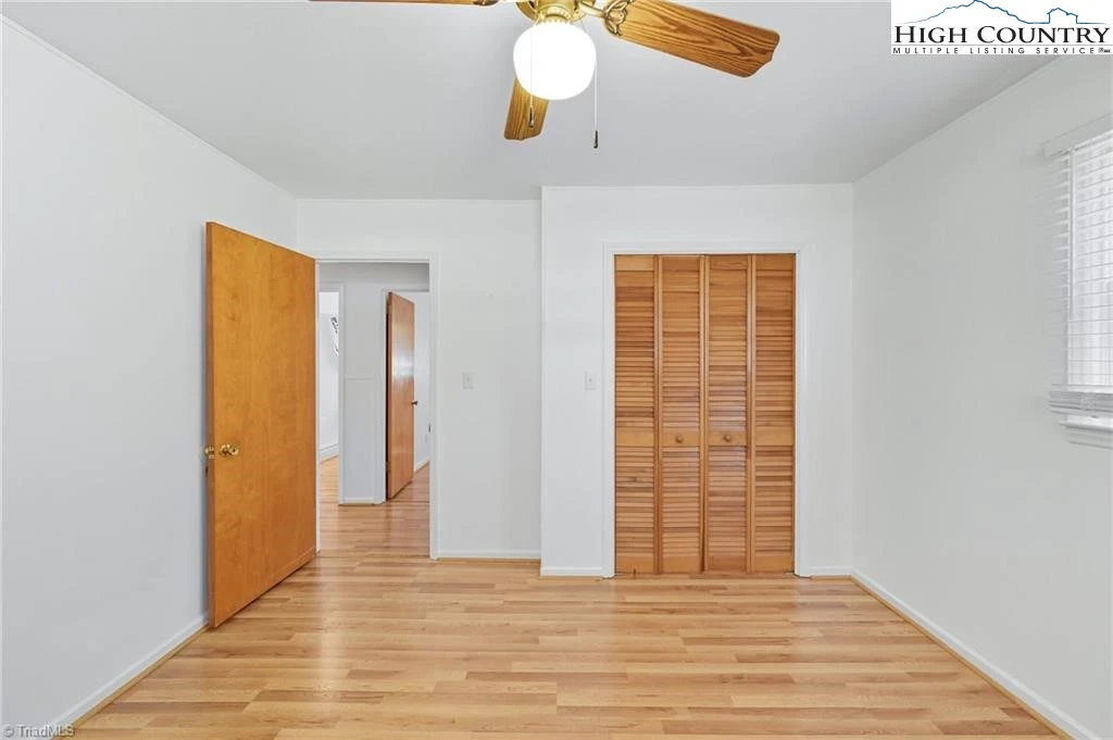 Image number 9 for the current listing