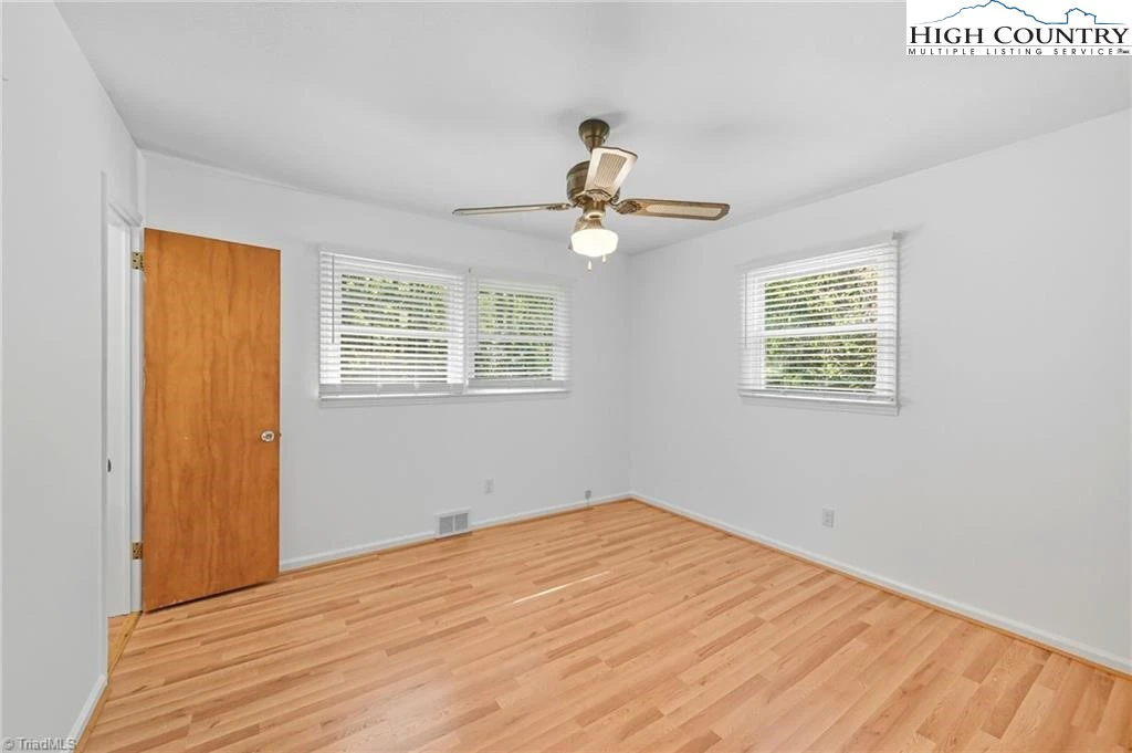 Image number 10 for the current listing