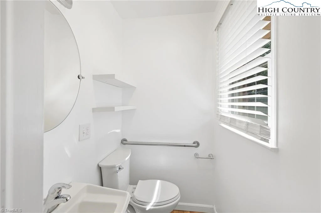 Image number 12 for the current listing