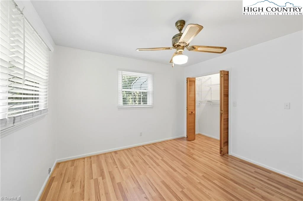 Image number 2 for the current listing