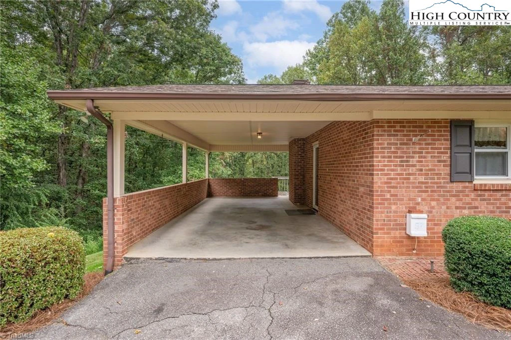 Image number 21 for the current listing