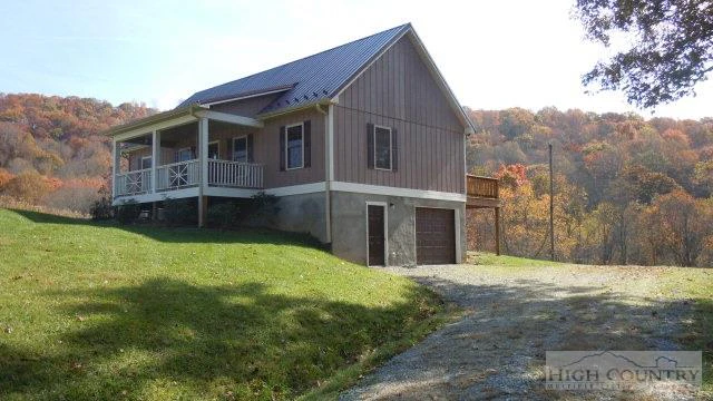 Image number 1 for the current listing