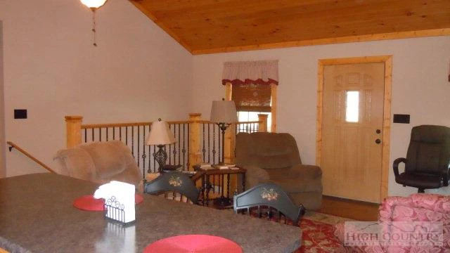 Image number 11 for the current listing