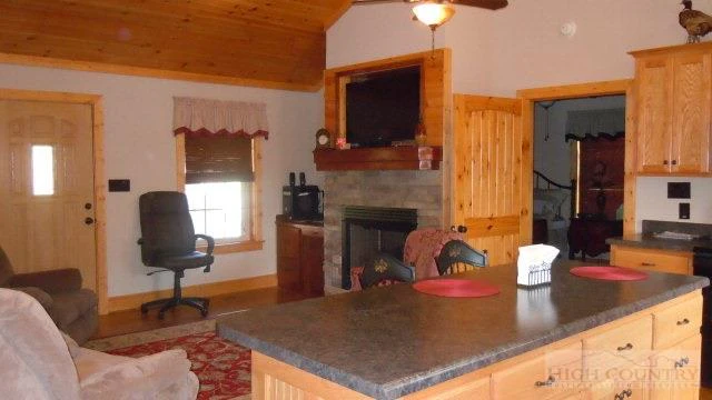 Image number 12 for the current listing