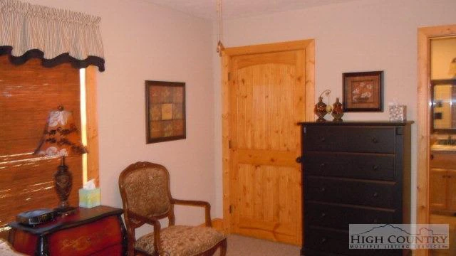 Image number 6 for the current listing