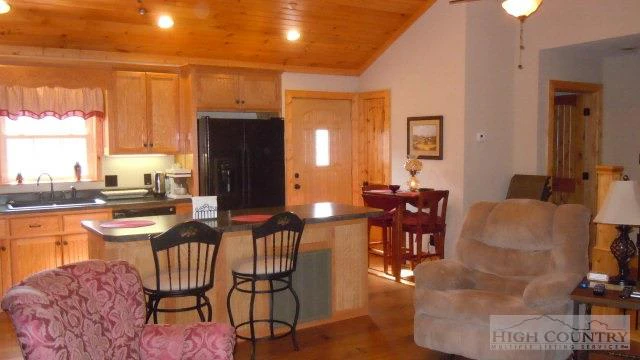 Image number 9 for the current listing