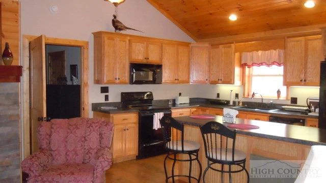 Image number 10 for the current listing