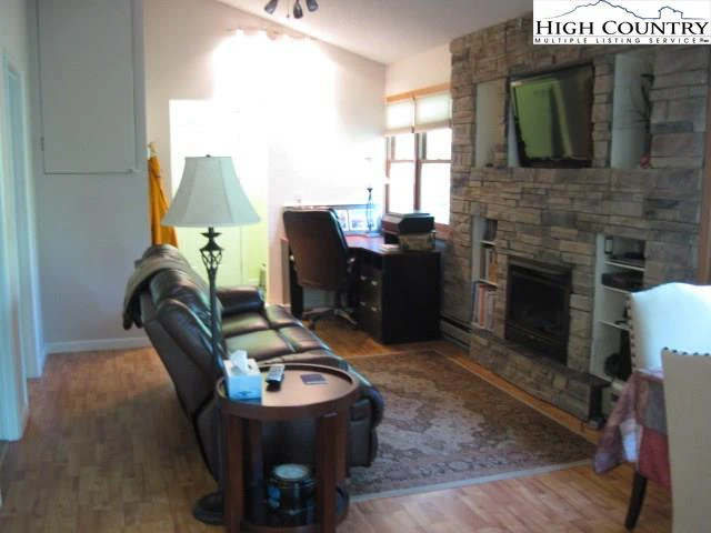 Image number 21 for the current listing