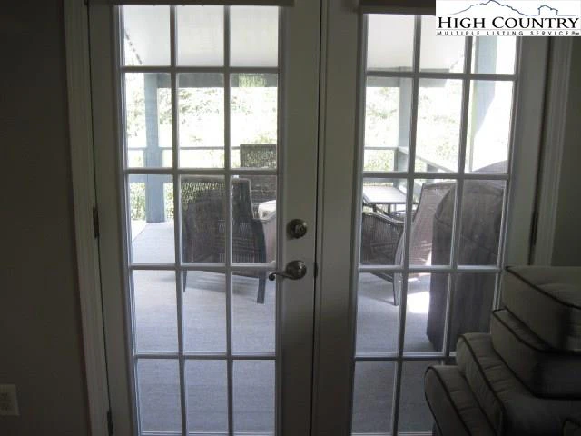 Image number 4 for the current listing