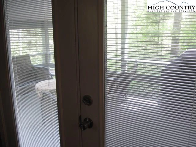 Image number 5 for the current listing