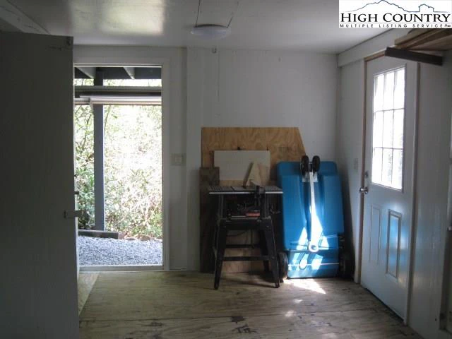 Image number 10 for the current listing