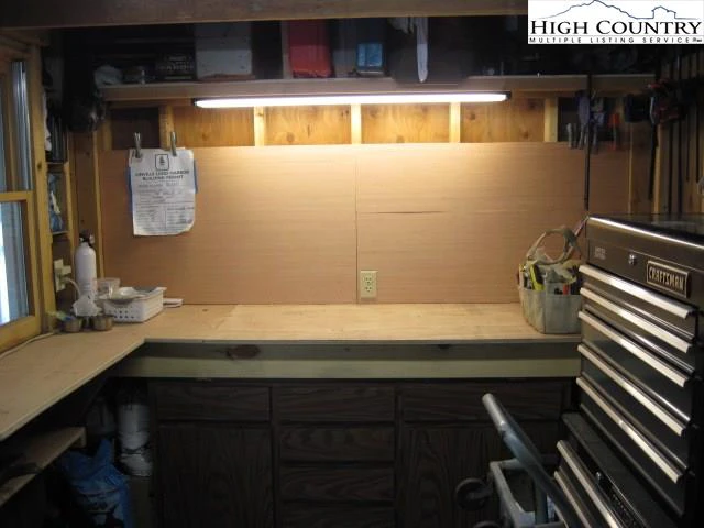 Image number 15 for the current listing