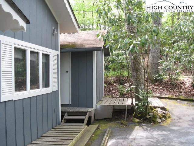 Image number 16 for the current listing