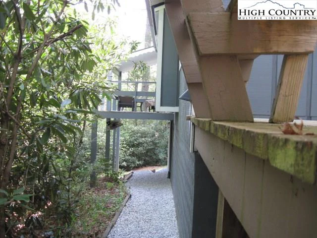 Image number 19 for the current listing