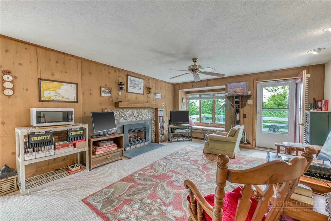 Image number 4 for the current listing