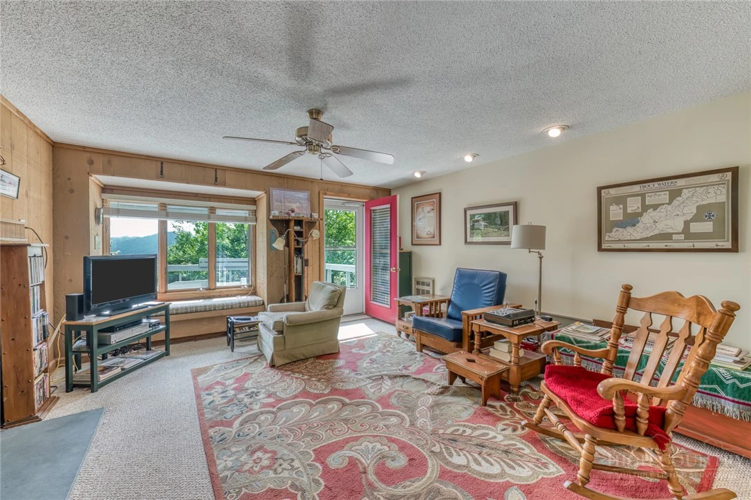 Image number 5 for the current listing