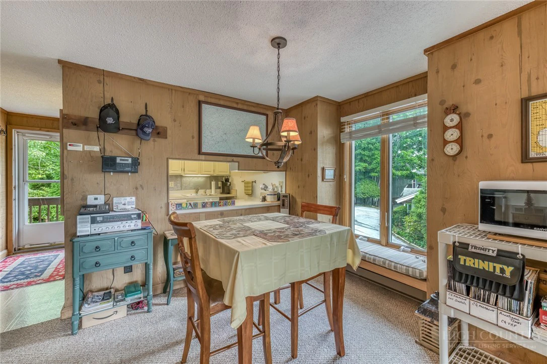 Image number 9 for the current listing