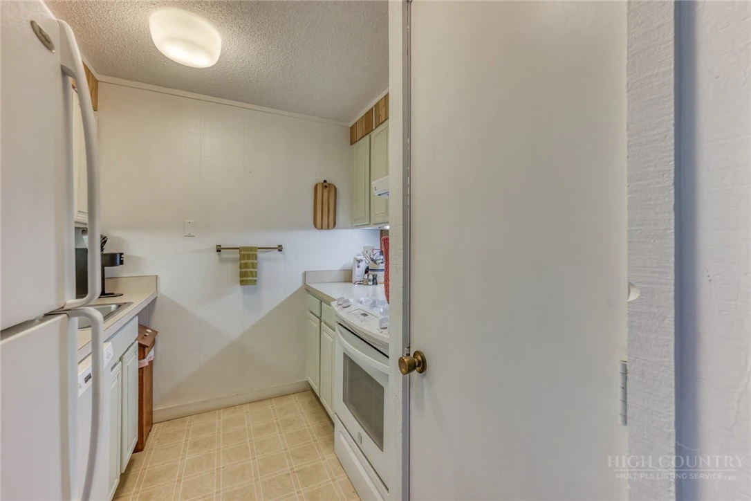 Image number 10 for the current listing