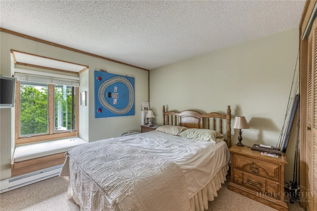 Image number 13 for the current listing