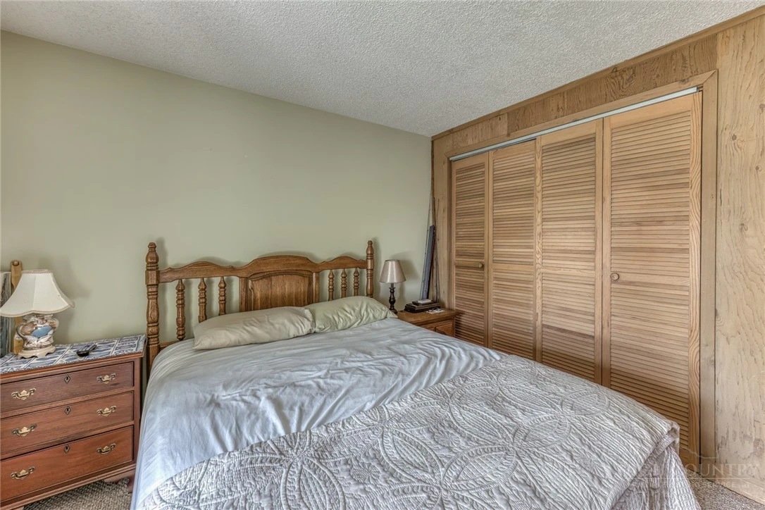 Image number 14 for the current listing