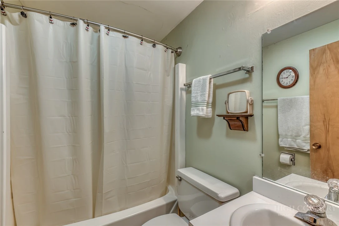 Image number 15 for the current listing