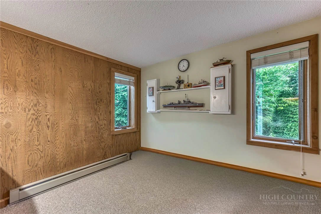Image number 17 for the current listing