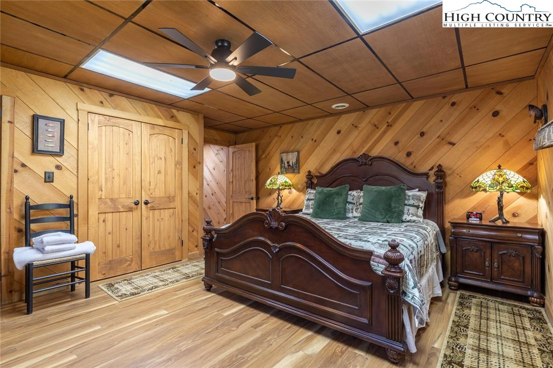 Image number 10 for the current listing