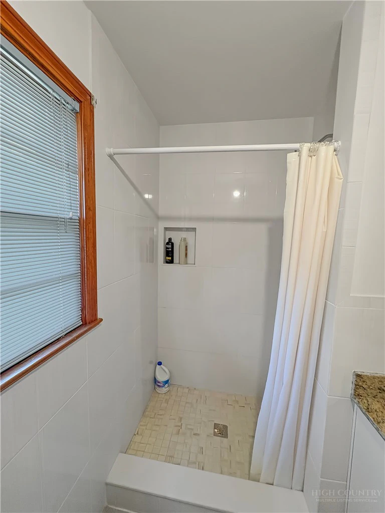 Image number 6 for the current listing