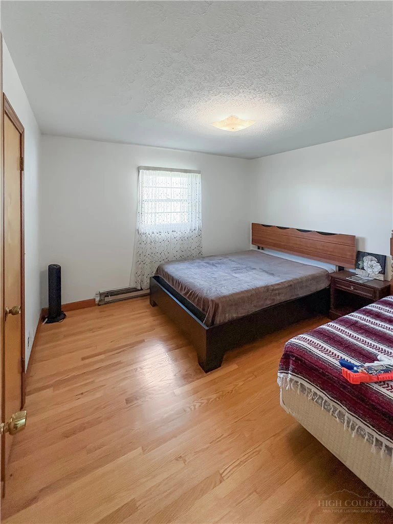 Image number 8 for the current listing