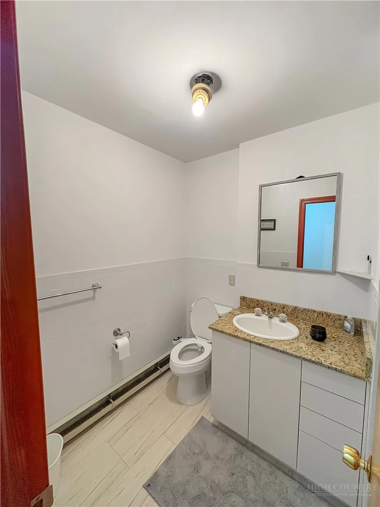 Image number 9 for the current listing