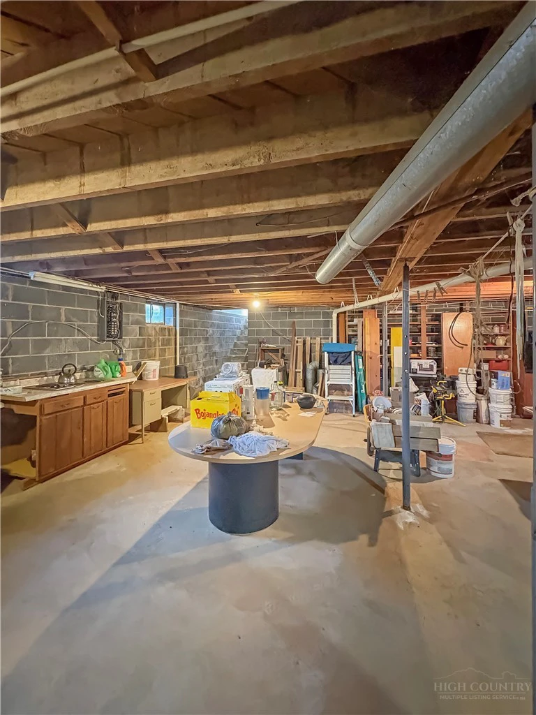 Image number 15 for the current listing
