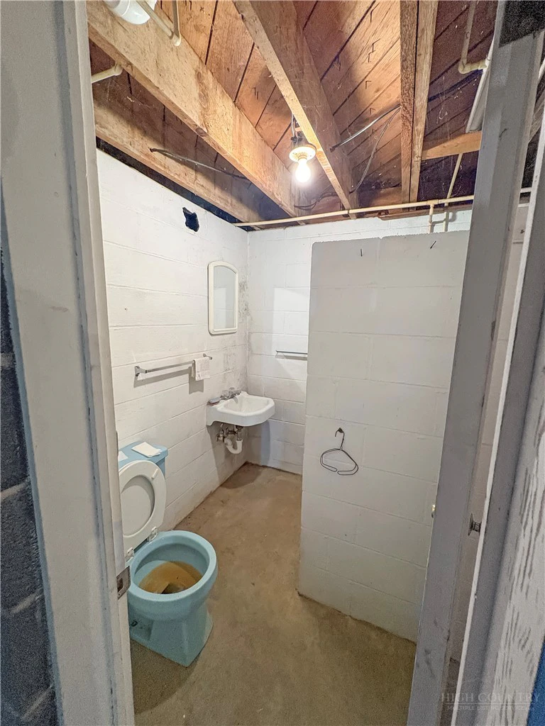 Image number 18 for the current listing
