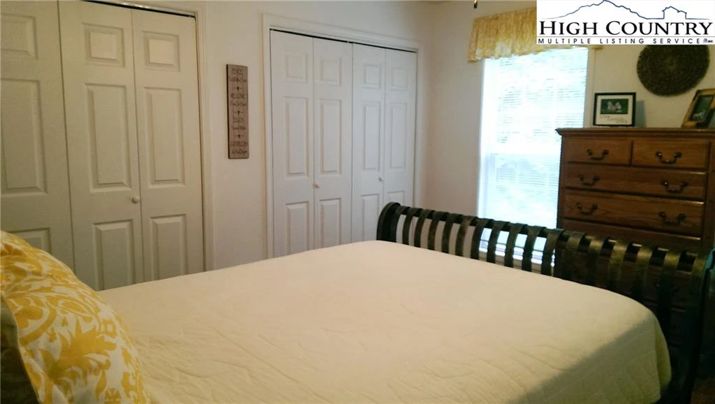 Image number 15 for the current listing