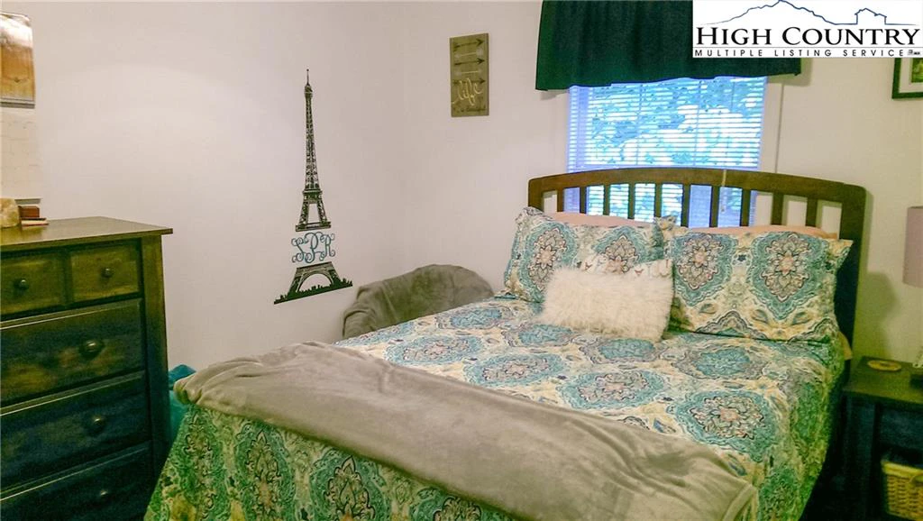 Image number 12 for the current listing