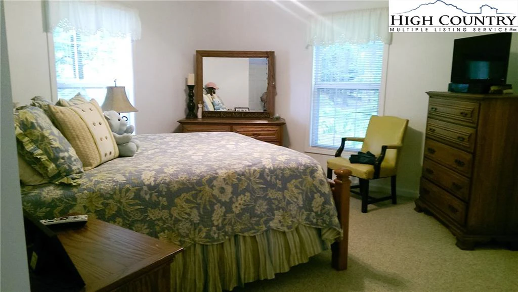 Image number 10 for the current listing