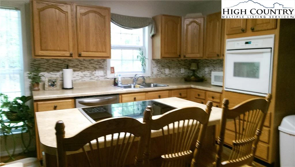 Image number 6 for the current listing