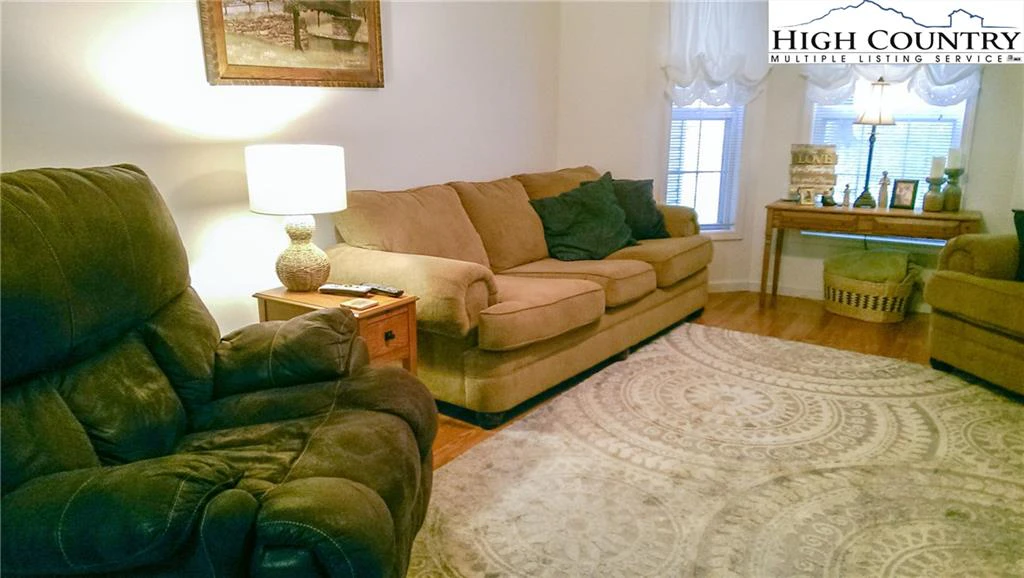 Image number 21 for the current listing
