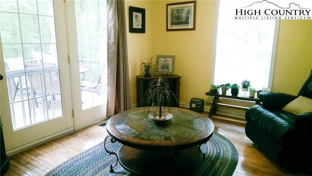 Image number 18 for the current listing